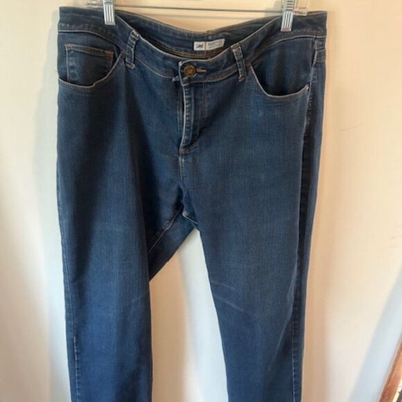 Lee Perfect Fit below waist distressed 5 pocket straight denim, size 18M - Picture 1 of 5
